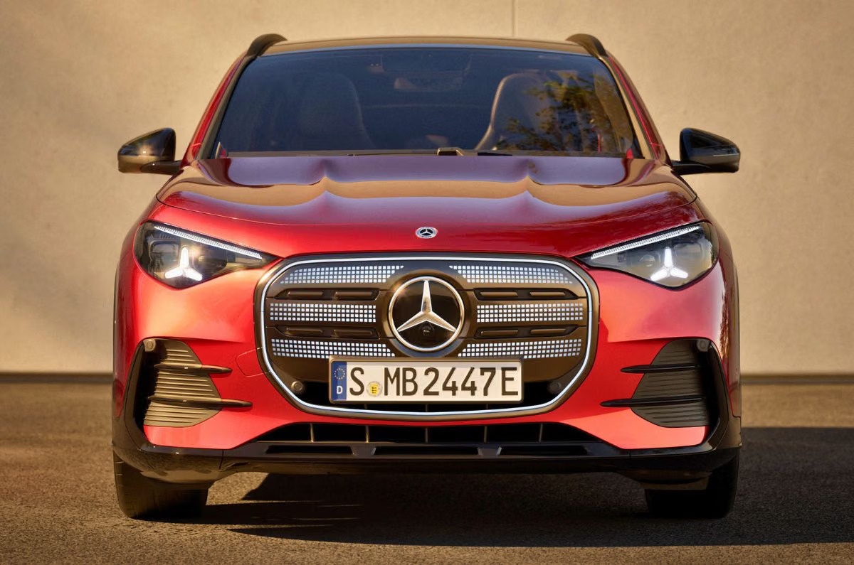 Mercedes-Benz unveils third-gen GLA with first-ever electric version. Featured Image