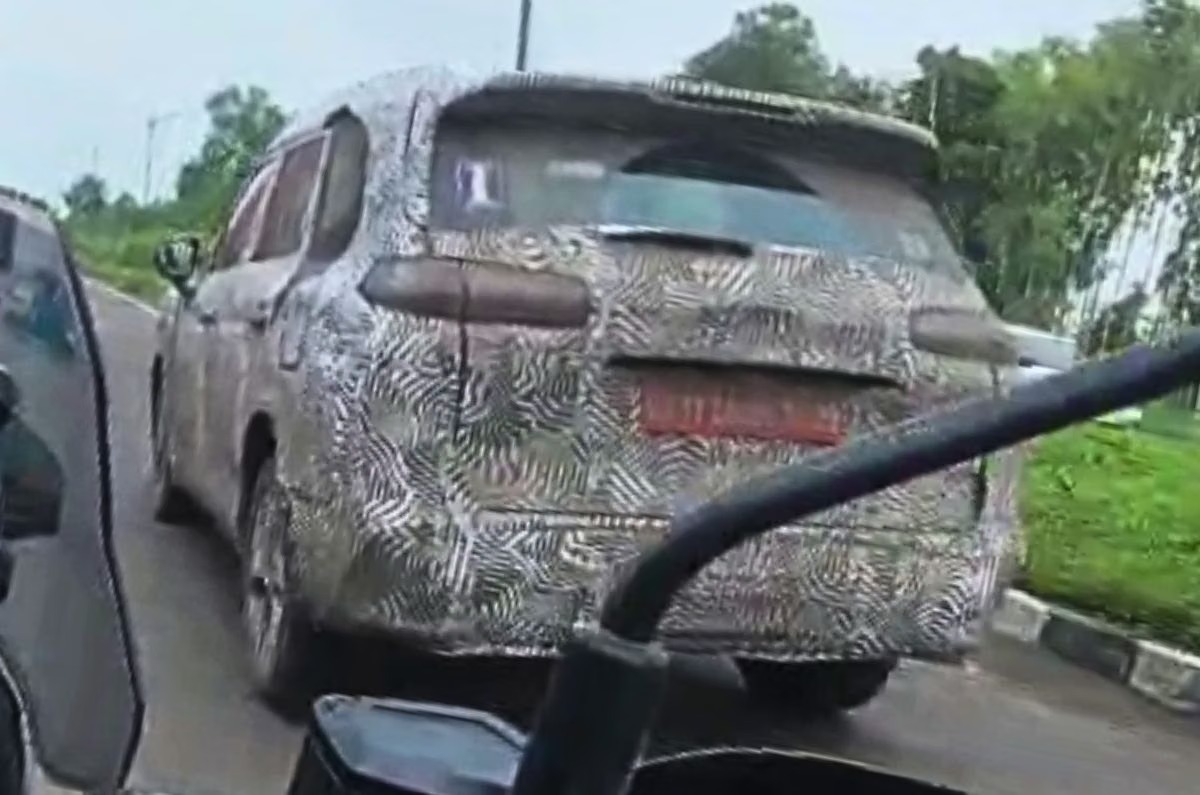 The 'Hector Hawk' EV from MG, built on the Starlight 560 platform, has been spotted during testing.
