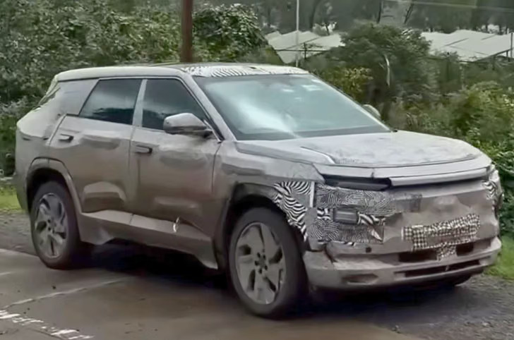The Mahindra BE 07 has been spotted, providing the most detailed glimpse of its exterior design so far.