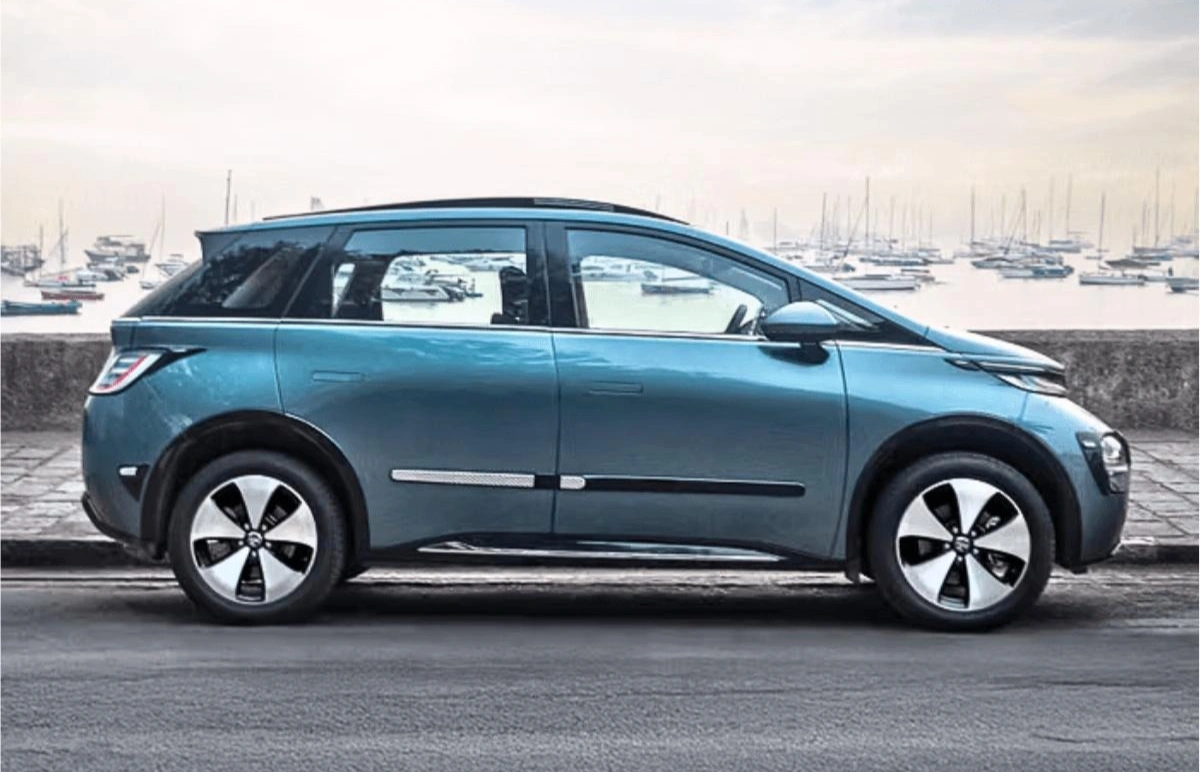 Kia Syros EV vs MG Windsor EV comparison