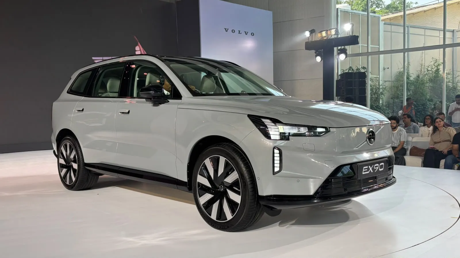 Volvo EX90 Launched at Rs 1.26 Crore with an Impressive Range of 625 Km