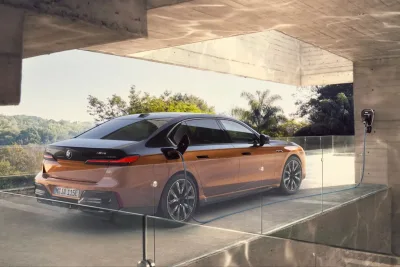 BMW i7 Variants Explained  Featured Image