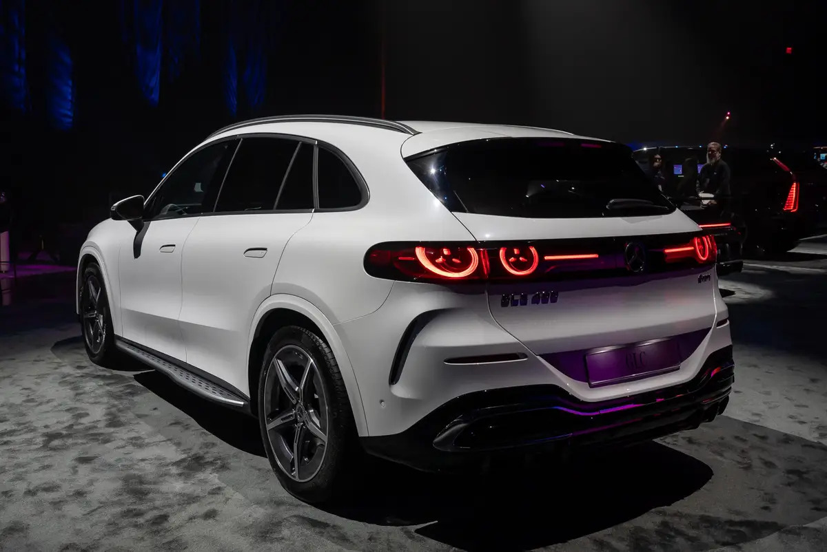 The electric Mercedes-Benz GLC has earned the prestigious title of "German Premium Car of the Year 2027".