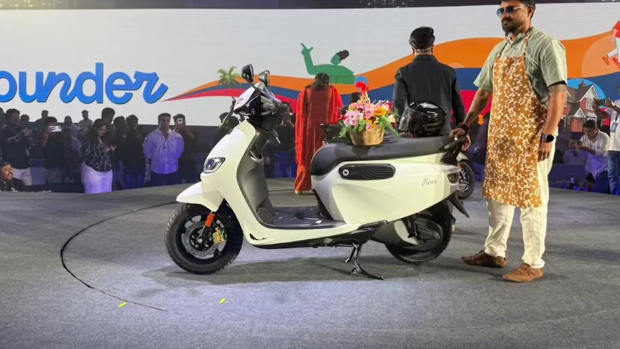 Simple Energy Wave Electric Scooter Launched at Rs 1,09,999 | Specs, Range & Smart Features 